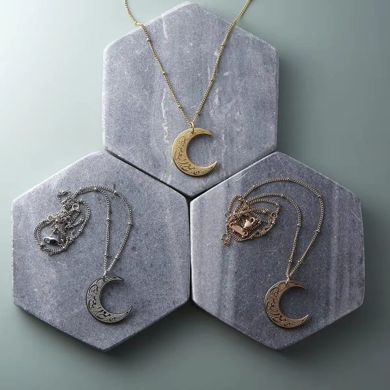 Moon Ayatul Kursi Necklace – Islamic Crescent Pendant image 3