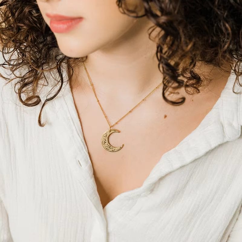 Moon Ayatul Kursi Necklace – Islamic Crescent Pendant image 2
