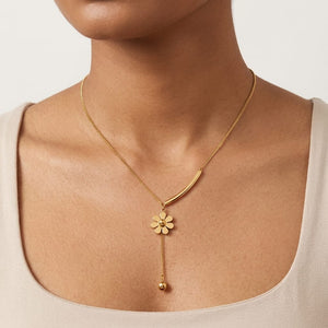 Daisy Bloom 18K Gold Plated Stainless Steel Pendant Necklace for Women image 2